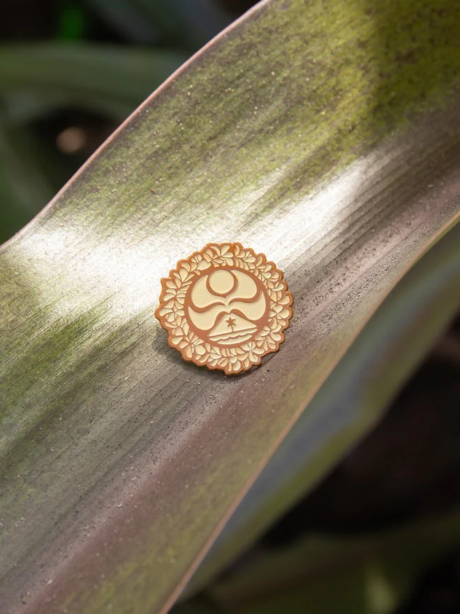 HIC PUAMELIA ENAMEL PIN - BROWN